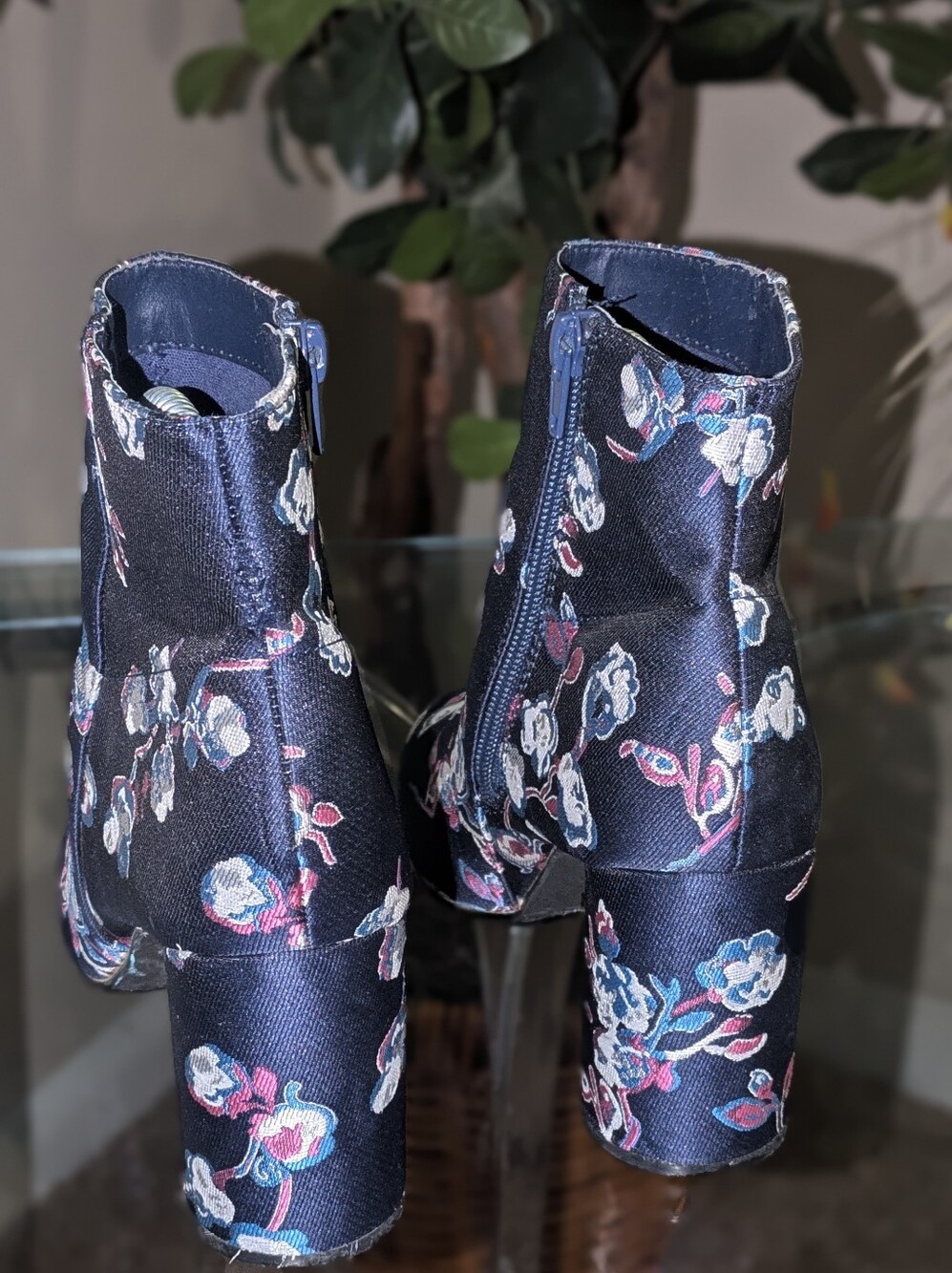 💥FINAL💥Urban Outfitters Black Floral Embroidered Ankle Boots - Picture 7 of 8